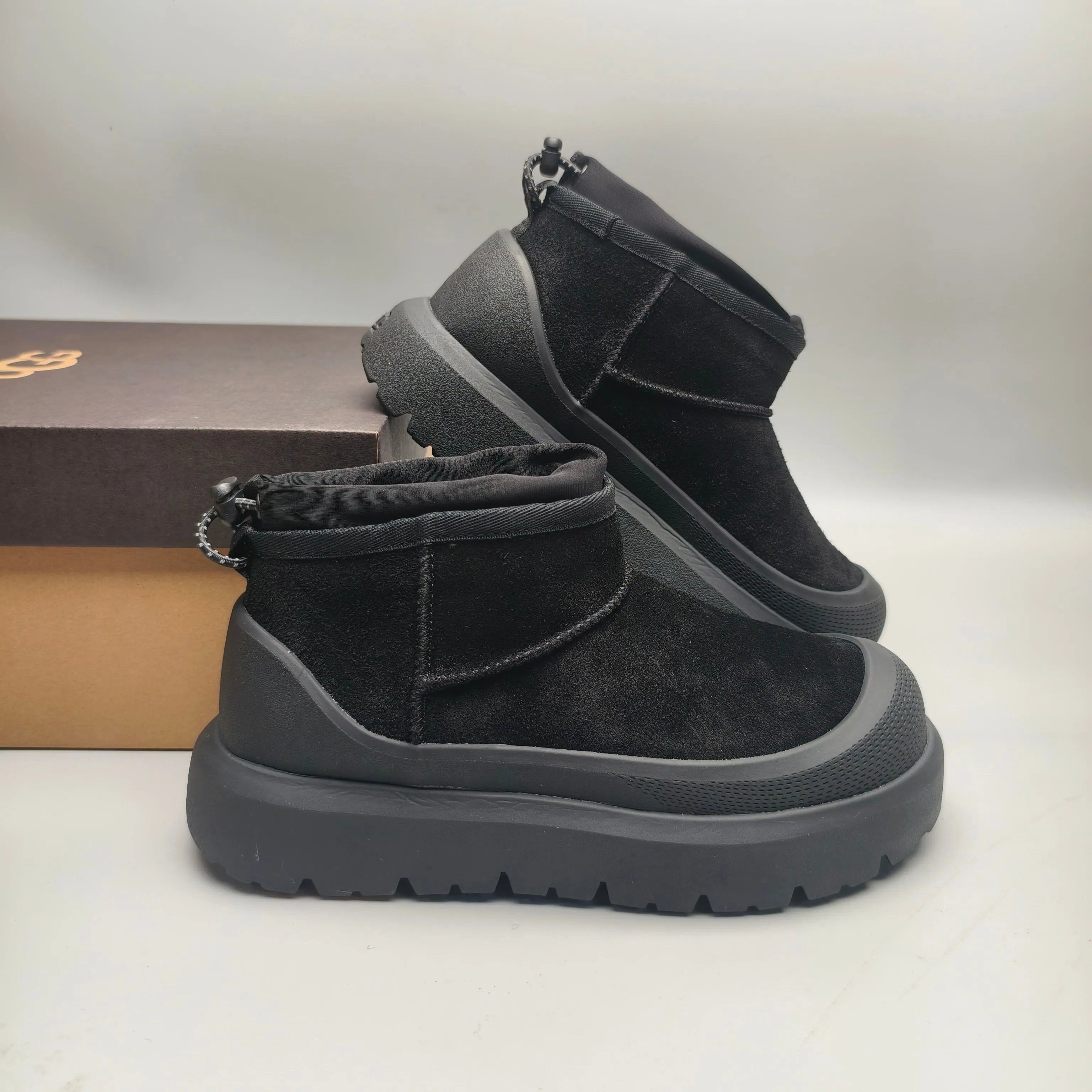 💰Women’s shoes 280 Men’s shoes 300 UGG sheepskin all-in-one snow boots 4196 Classic waterproof rubber sole couple’s shoes Color: white bottom, yellow bottom, blue bottom, black Matching code: 35-45